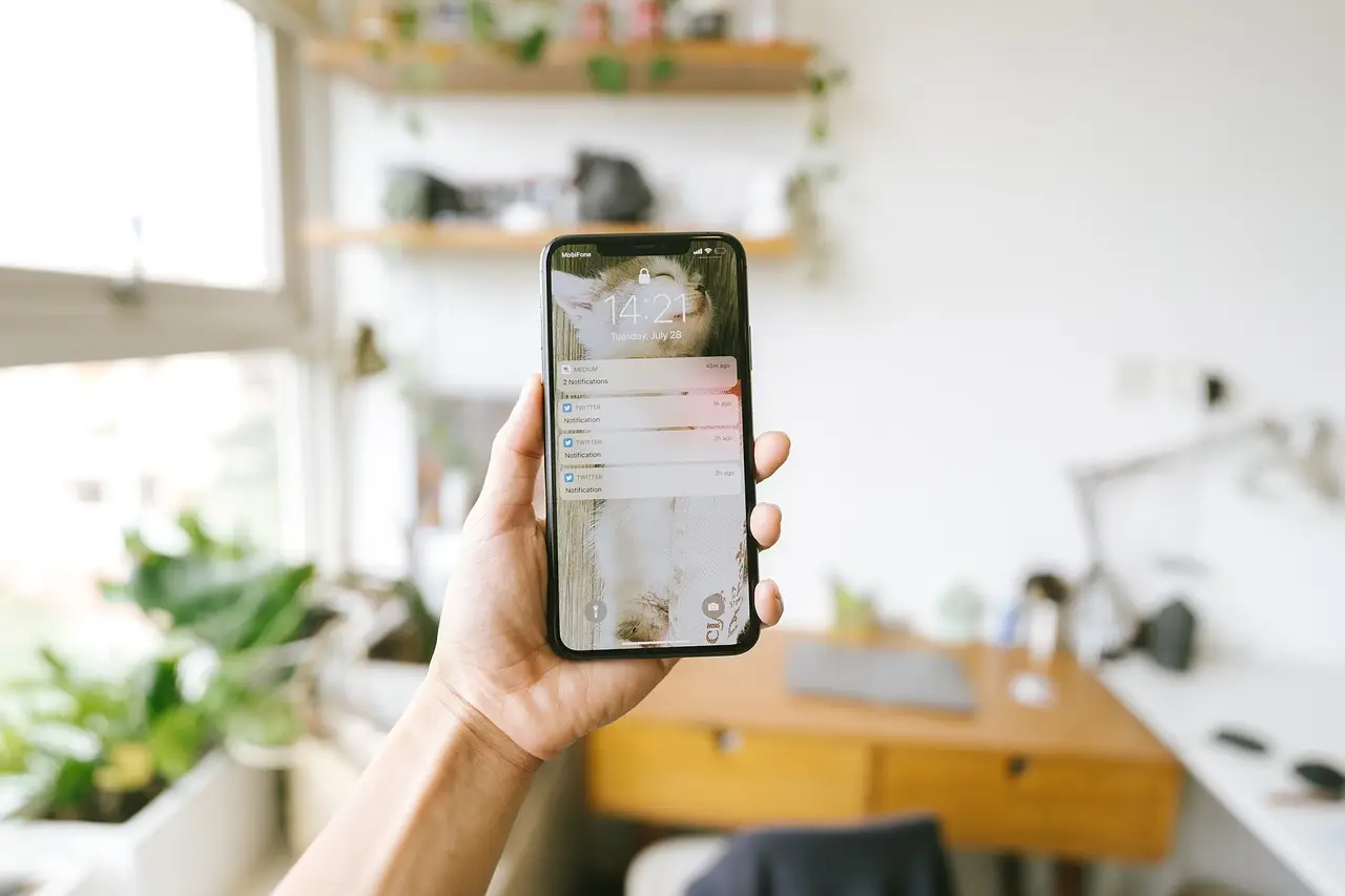 Zest’s new AI agent finds restaurants and books reservations over text